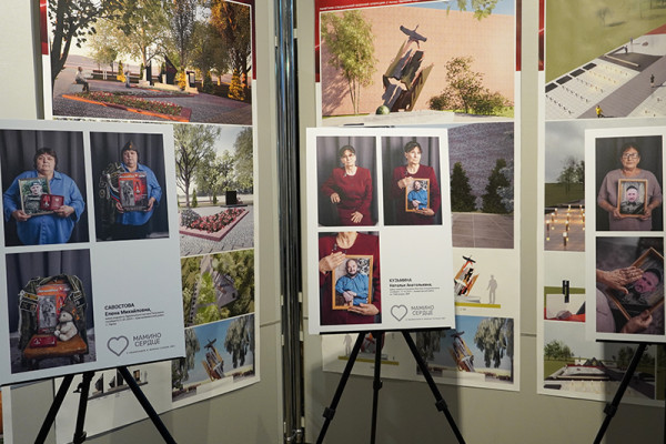 В Смоленске открылась фотовыставка, посвященная матерям, чьи сыновья погибли в ходе СВО