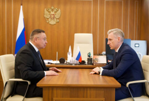 Василий Анохин поздравил с Днём рождения Министра строительства и ЖКХ России Ирека Файзуллина