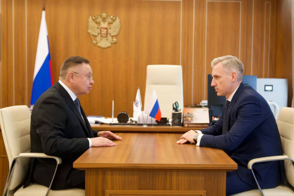 Василий Анохин поздравил с Днём рождения Министра строительства и ЖКХ России Ирека Файзуллина