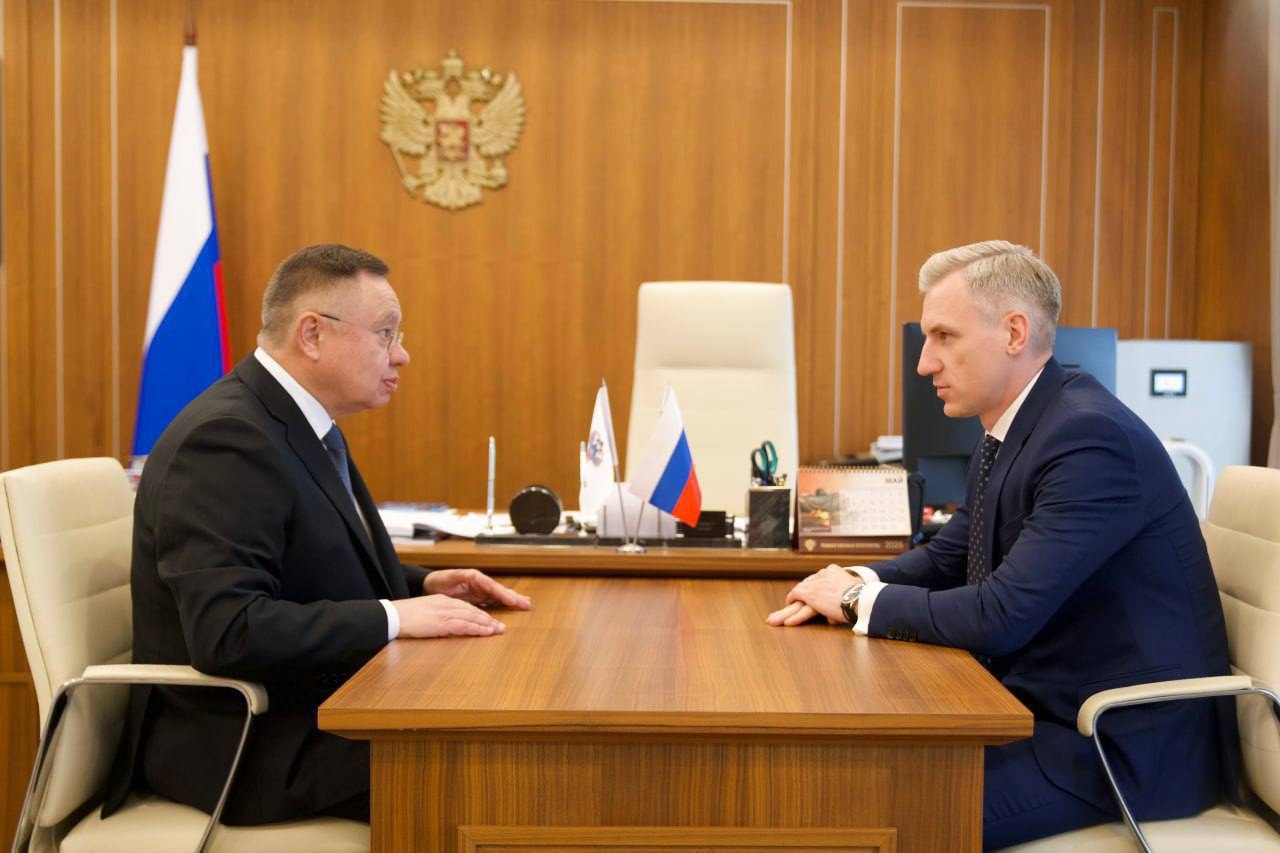 Василий Анохин поздравил с Днём рождения Министра строительства и ЖКХ России Ирека Файзуллина