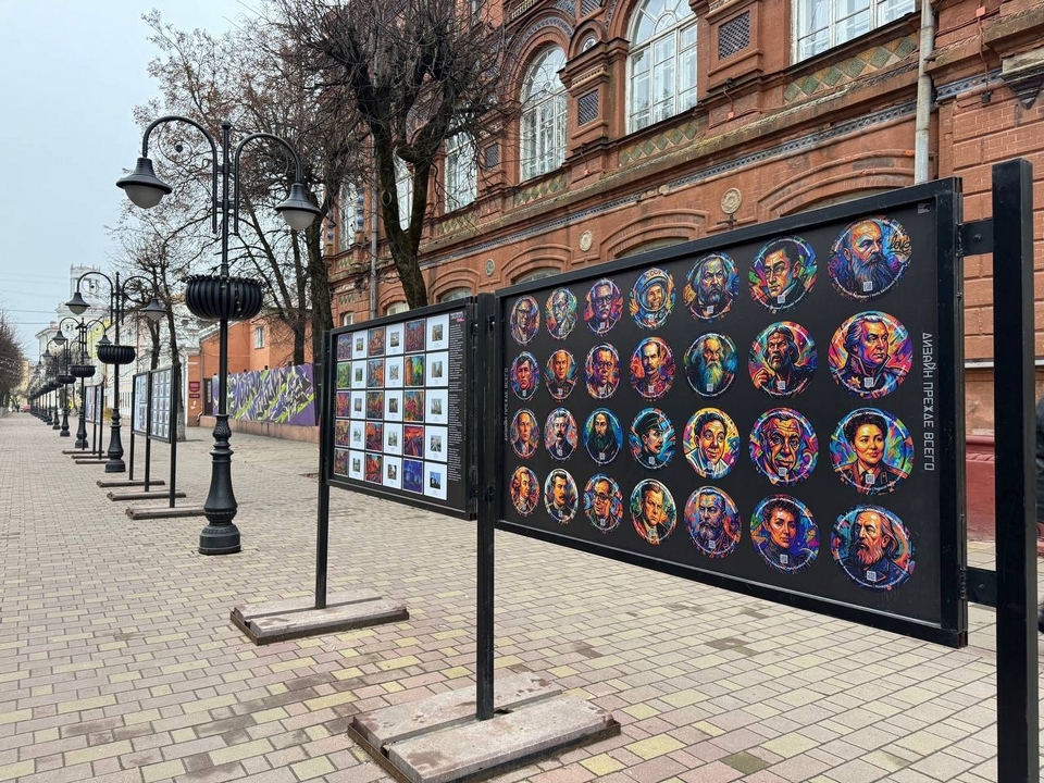Открытки «Креативного Смоленска» украсили улицу Маяковского