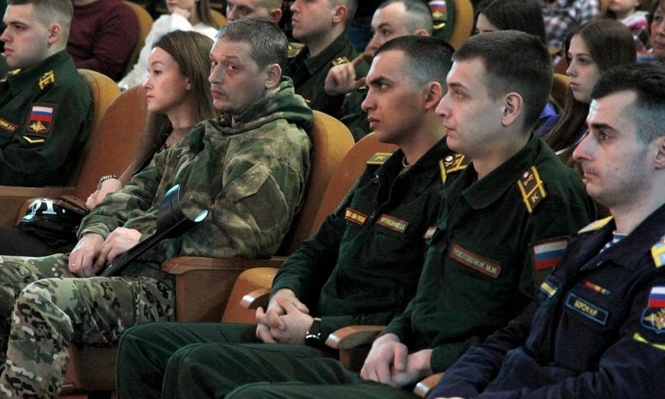 Александр Новиков поздравил смолян с Днём Героев Отечества