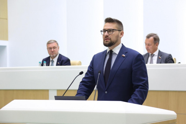 10 декабря Совет Федерации рассмотрит заявление сенатора Руслана Смашнёва о досрочном прекращении полномочий