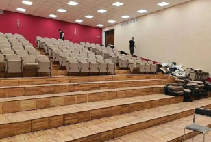 Детская школа искусств в Верхнеднепровском получила новую мебель для актового зала
