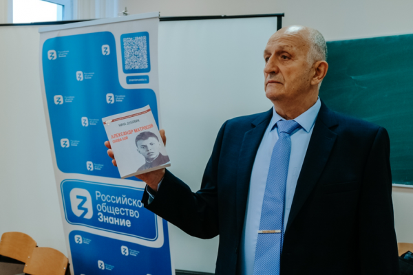 В Смоленской области прошла серия встреч ко Дню Героев Отечества с участием ветеранов СВО