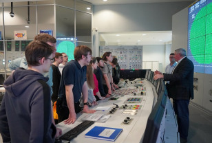 Из аудитории в реакторный зал: студенты-физики из Дубны познакомились с работой Смоленской АЭС