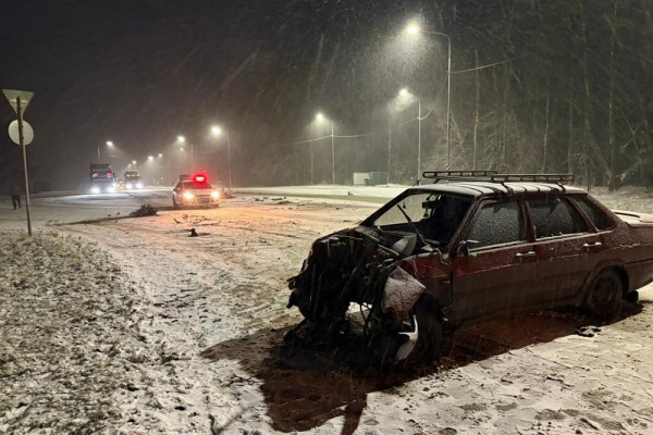 В Смоленской области в лобовую столкнулись ВАЗ и ГАЗ
