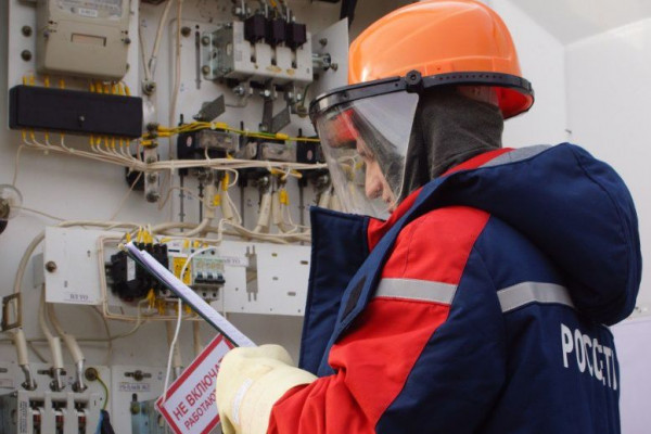 Энергетики смоленского филиала «Россети Центр» обеспечили дополнительной электроэнергией поликлинику в Смоленске