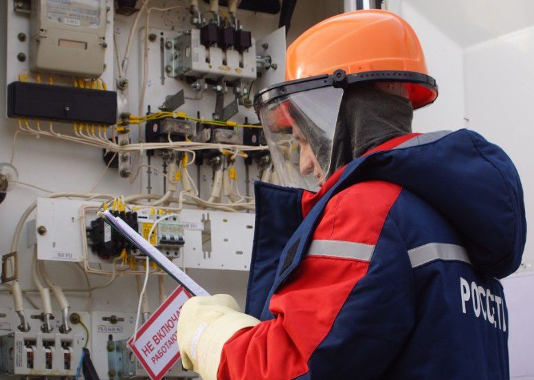 Энергетики смоленского филиала «Россети Центр» обеспечили дополнительной электроэнергией поликлинику в Смоленске