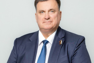 Анатолий Овсянкин поздравил смолян с Днём Конституции Российской Федерации