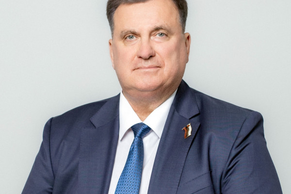 Анатолий Овсянкин поздравил смолян с Днём Конституции Российской Федерации