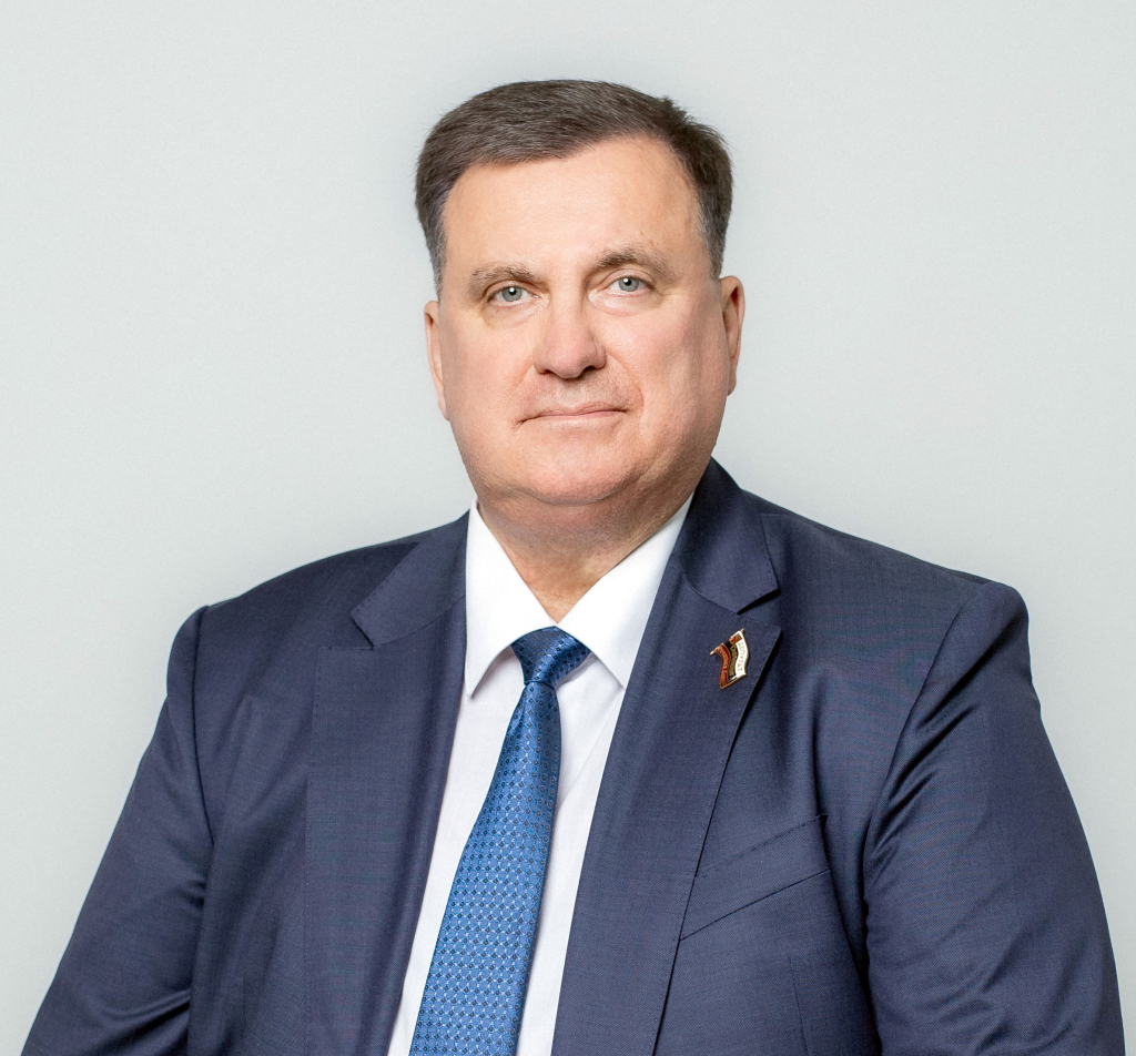 Анатолий Овсянкин поздравил смолян с Днём Конституции Российской Федерации