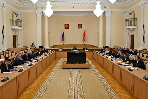 В Смоленской областной думе прошло заседание фракции «Единая Россия»