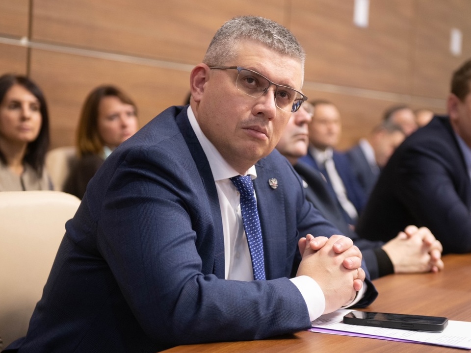 Александр Новиков поздравил жителей Смоленска с Днём Конституции