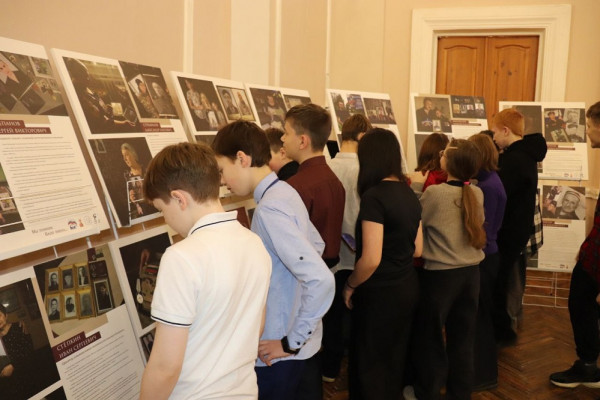 В Смоленске выставку «Мы помним ваши имена…» посетили 700 школьников и студентов