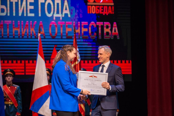 Губернатор Смоленской области Василий Анохин вручил награды активным участникам патриотических мероприятий