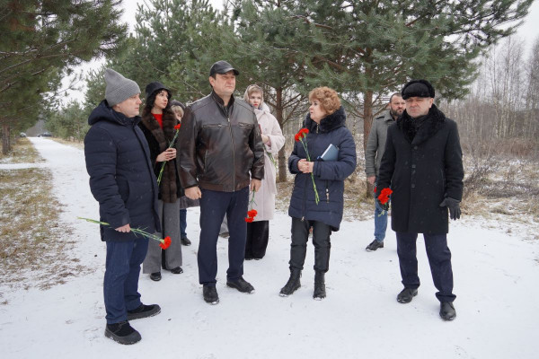 Игорь Ляхов провёл заседание оргкомитета по реконструкции братского захоронения в Гагаринском округе