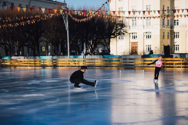 Стал известен график работы главного катка и ярмарок в центре Смоленска в новогодние праздники
