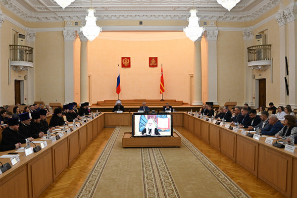 Формирование личности в эпоху вызовов: итоги Рождественской парламентской встречи в Смоленске