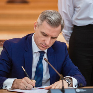 Василий Анохин подписал соглашение о поддержке героев и развитии Смоленщины