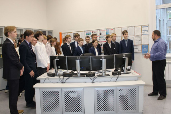 Участники образовательного проекта «Энергокружки» побывали в центре управления сетями смоленского филиала «Россети Центр»