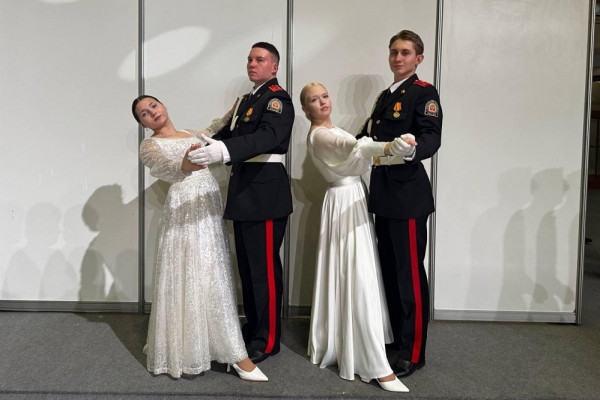 Воспитанники Смоленского кадетского корпуса посетили кремлёвский благотворительный кадетский бал