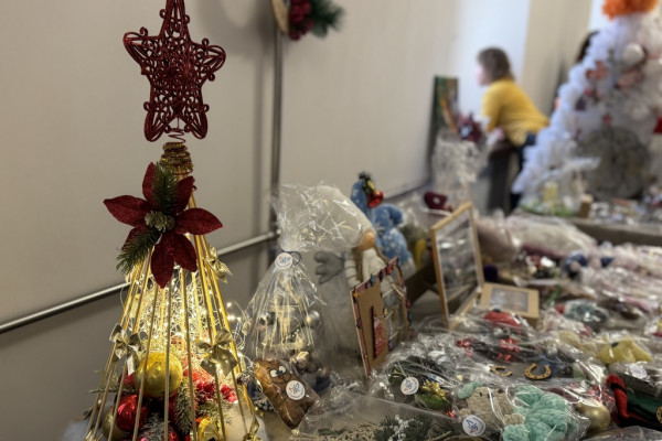 В Смоленской областной Думе открылась благотворительная выставка-ярмарка «От сердца к сердцу»