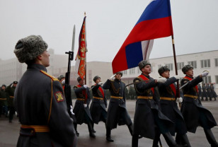 В Смоленске единороссы поздравили курсантов Военной академии с окончанием обучения