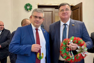 Глава Смоленска Александр Новиков принял участие в благотворительной выставке-ярмарке «От сердца к сердцу»