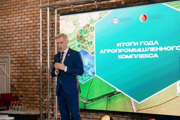 Василий Анохин наградил лучших работников агропромышленного комплекса Смоленской области