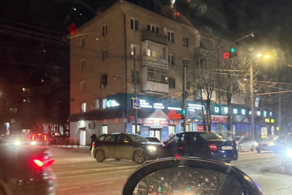 В Смоленске на перекрёстке улиц Кирова и Пригородной произошло ДТП