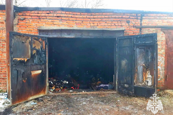 В городе Сафоново произошёл пожар в гаражно-строительном кооперативе