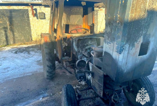 В посёлке Талашкино Смоленского округа горел трактор