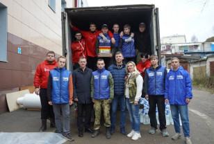 Более 400 тонн гуманитарного груза передали смолянам в зону СВО в рамках проекта «Всё для фронта»