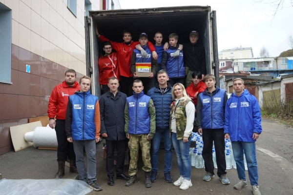 Более 400 тонн гуманитарного груза передали смолянам в зону СВО в рамках проекта «Всё для фронта»