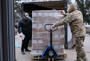 Смоленские единороссы доставили гумпомощь в Белгород