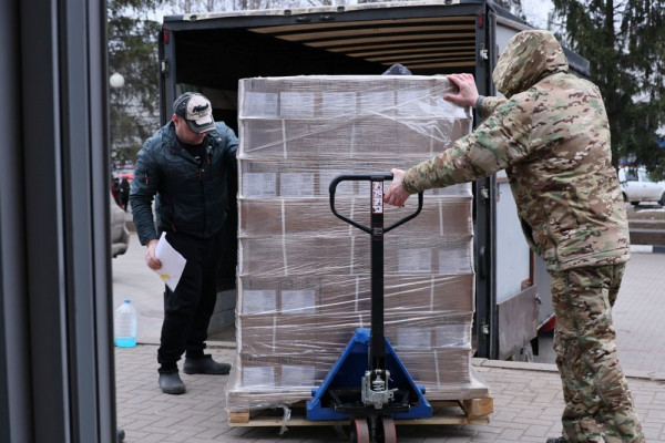 Смоленские единороссы доставили гумпомощь в Белгород