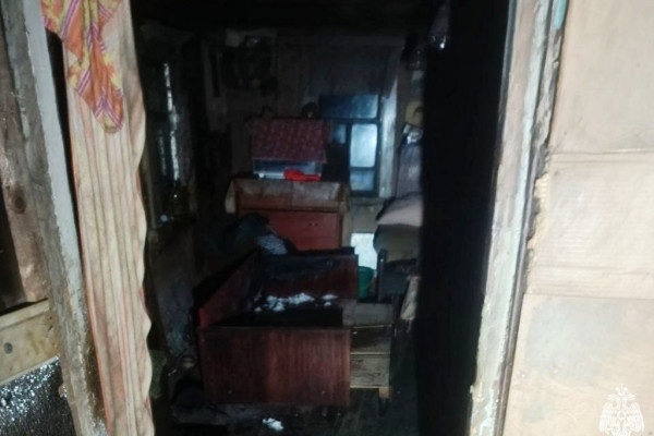 Жители деревни Бурково предотвратили пожар и спасли пожилого мужчину