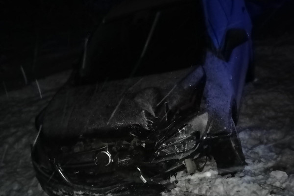 В Дорогобужском округе иномарка врезалась в стоящий автомобиль