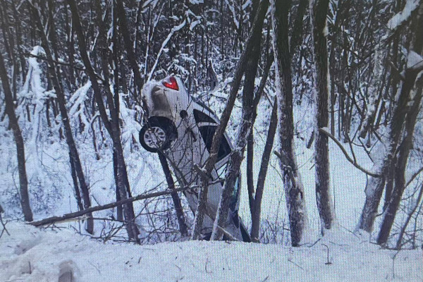 В Смоленском округе отечественная легковушка съехала в кювет