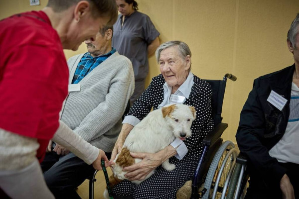 В смоленском доме-интернате прошли сеансы канистерапии в рамках партпроекта «Единой России»