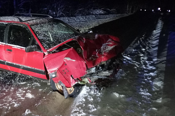В лобовом столкновении на трассе в Смоленской области пострадал мужчина