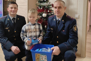 Юные смоляне получили подарки от сотрудников регионального УФСИН в рамках акции «Ёлка желаний»