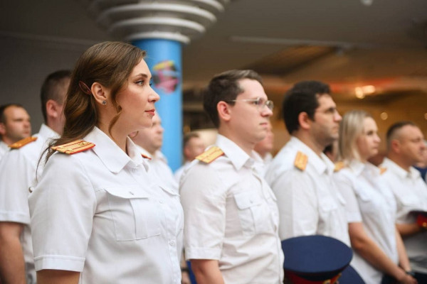 Василий Анохин поздравил смоленских следователей с профессиональным праздником