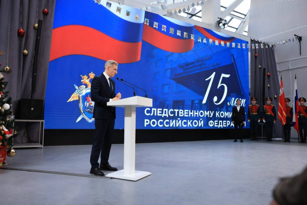 Василий Анохин вручил награды лучшим следователям Смоленщины