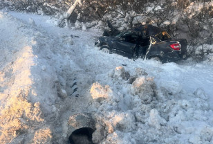 В Смоленском округе отечественная легковушка протаранила ограждение и «вылетела» в кювет