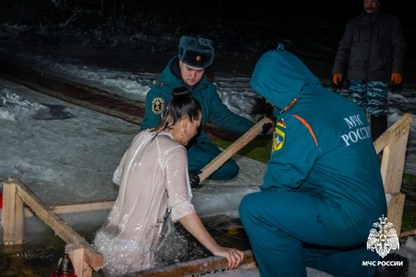 В Смоленской области проходят традиционные крещенские купания