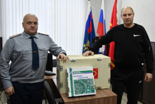 Сотрудники смоленского УФСИН отправили на передовую автозапчасти по просьбе бывшего коллеги