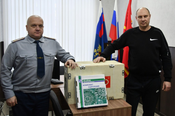 Сотрудники смоленского УФСИН отправили на передовую автозапчасти по просьбе бывшего коллеги