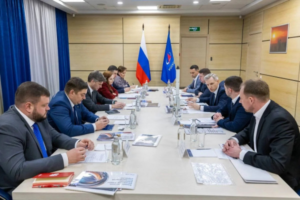 Губернатор Смоленской области обсудил перспективы сотрудничества с «Роскосмосом»